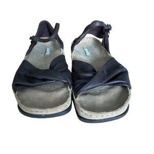 NWOT Earth, Heavenly Sandals, Size 6